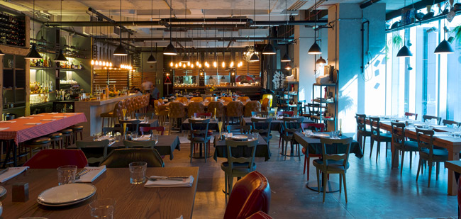 interno del ristorante Matto a Dubai