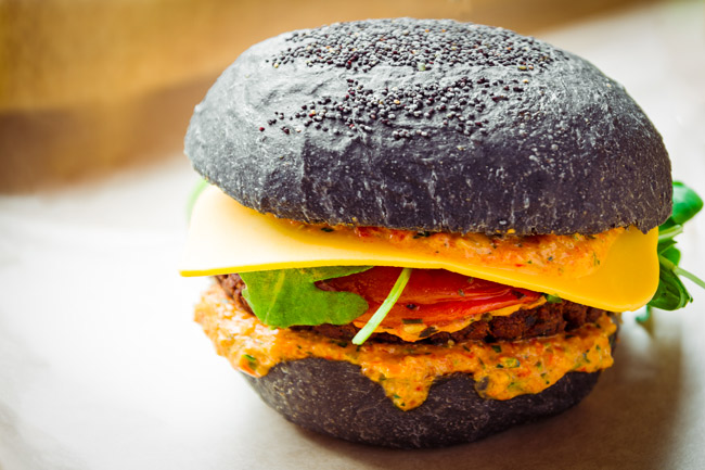 hamburger blu, flore burger, burger colorati