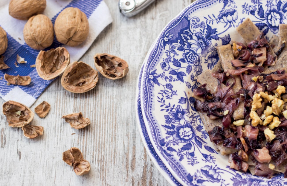 Pizzoccheri di grano saraceno con radicchio, speck e noci