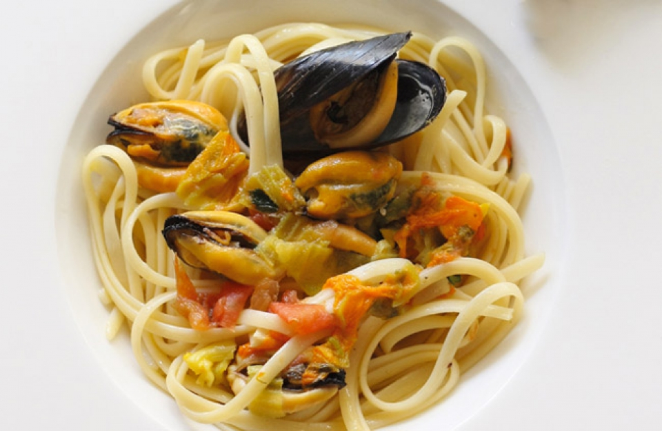 Linguine cozze e fiori di zucchina